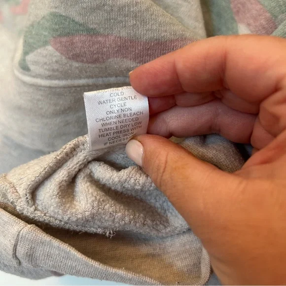 The Black Dog Vintage Collection Women Camouflage Sweatshirt Top (Size Large) - Picture 6 of 7